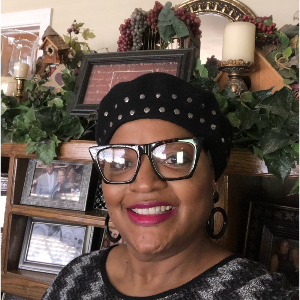 Meet your Posher, Regina